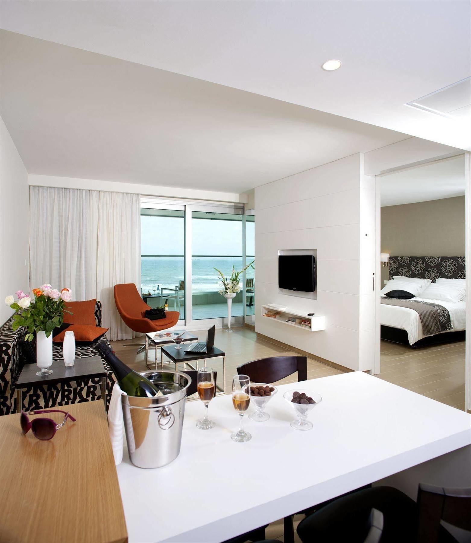 West All Suites Hotel Ashdod Ngoại thất bức ảnh
