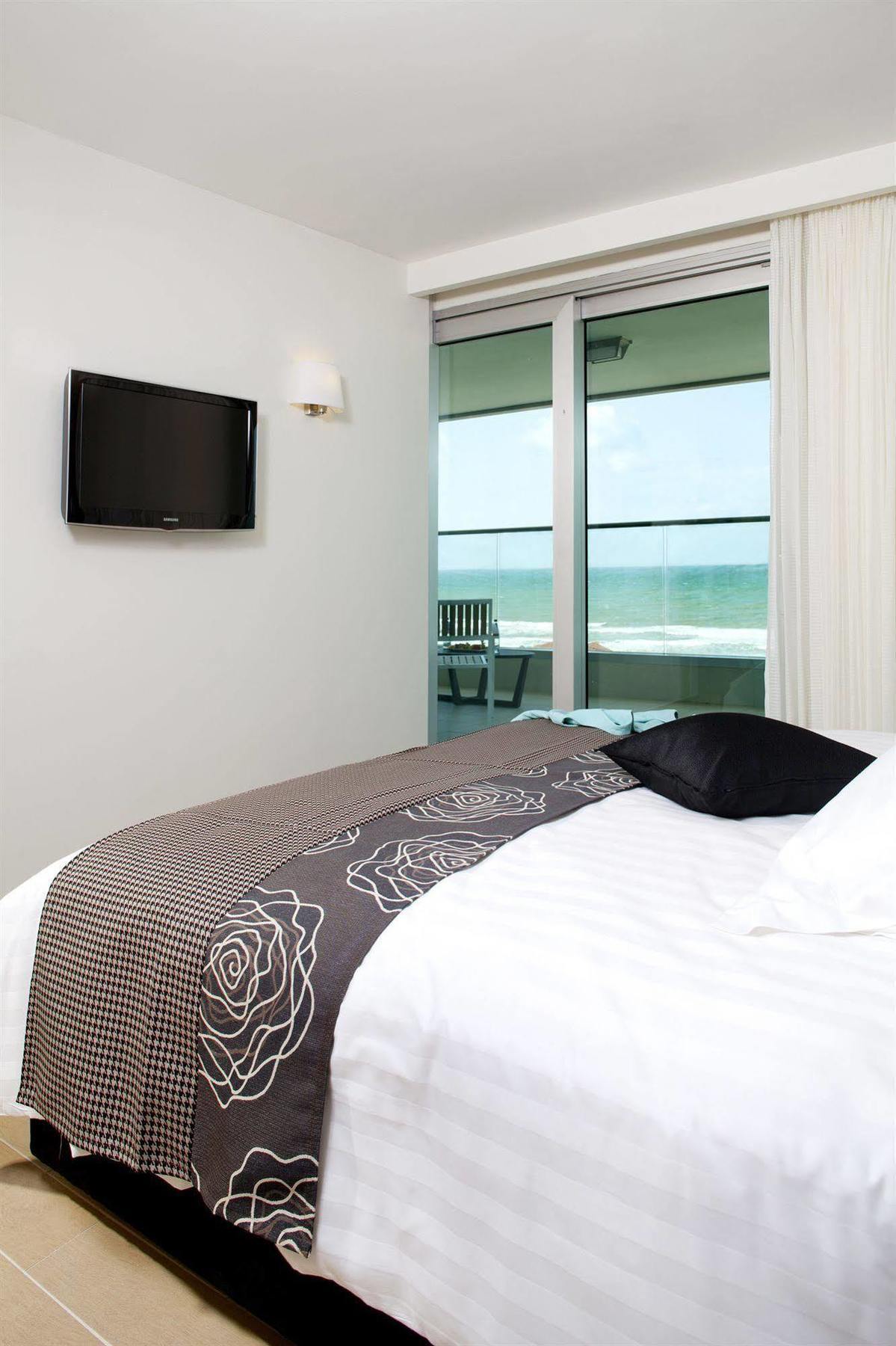 West All Suites Hotel Ashdod Ngoại thất bức ảnh